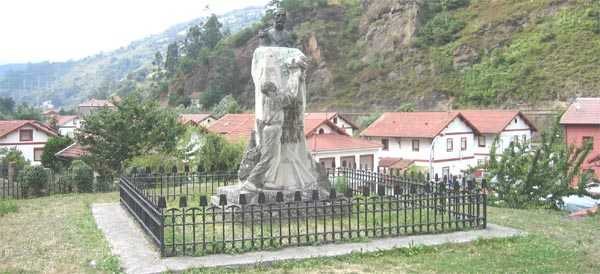 Monumento de los mineros al Marqués de Comillas Bustiello