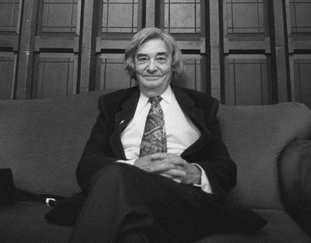 Carlos París, en octubre de 1997, cuando fue elegido por primera vez presidente del Ateneo (fragmento) / MORGANA VARGAS LLOSA