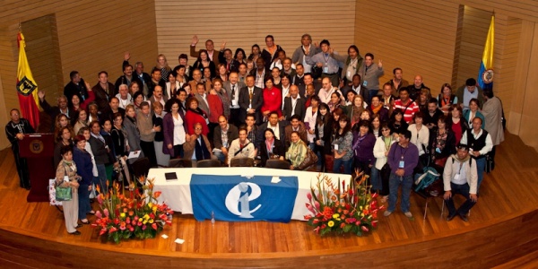 Hacia un Movimiento Pedagógico Latinoamericano, Bogotá, 5 a 7 de diciembre de 2011 Primer Encuentro Hacia un Movimiento Pedagógico Latinoamericano