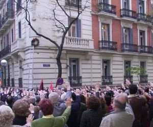 El 24 de abril de 2003 se conmemoró el centenario del nacimiento de José Antonio ante su casa natal, en la calle Génova 24 de Madrid Madrid José Antonio